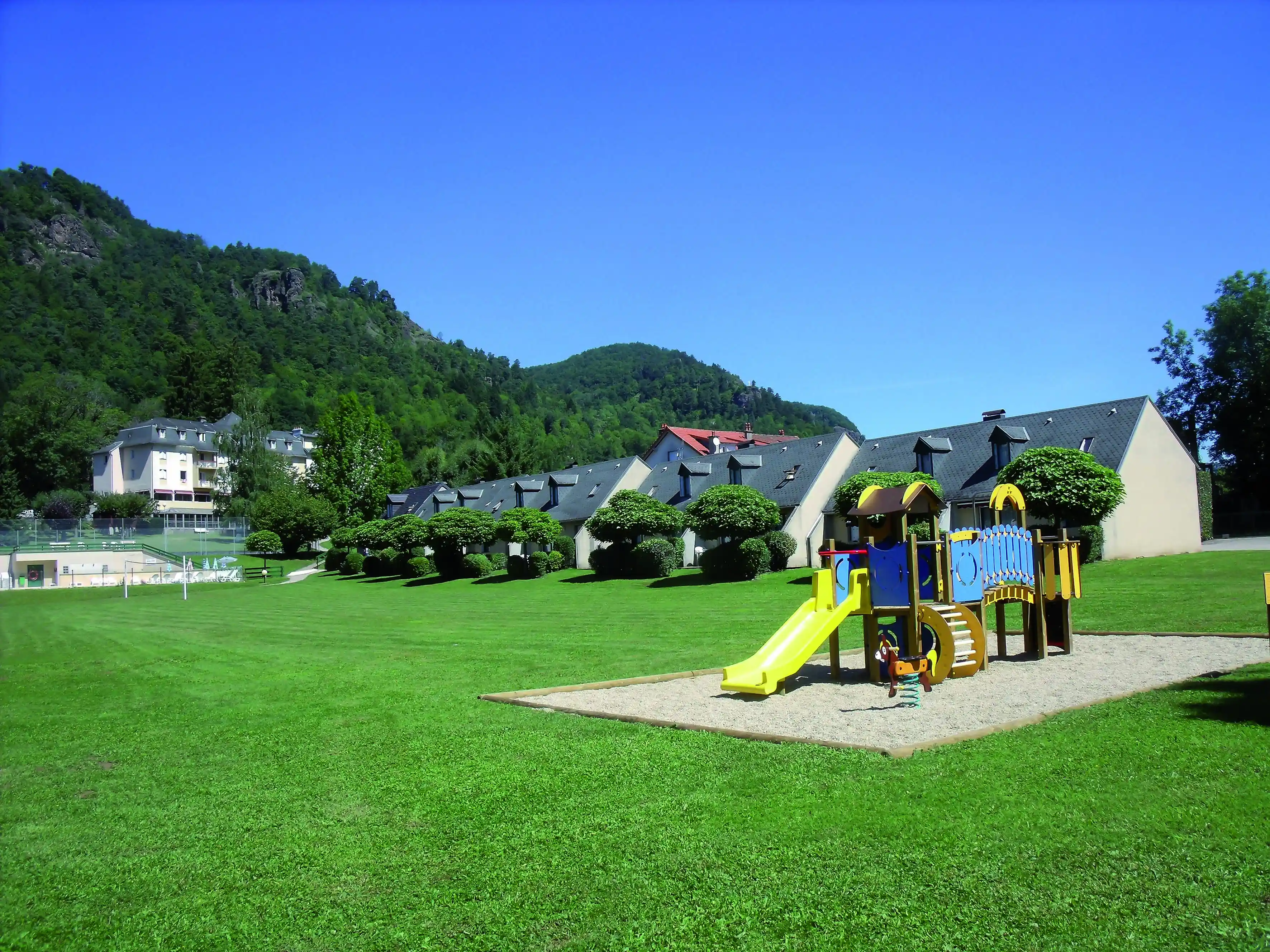 Lagrange Vacances&reg;  - Vic-sur-Cere - HOTEL LE FAMILY